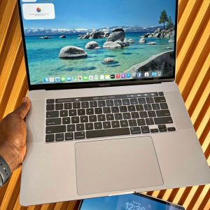 MacBook Pro i9 16 pouces Touch Bar 2019 – Puissance et élégance professionnelles Apple